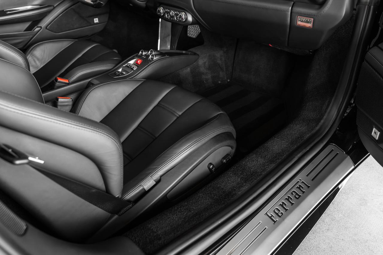 2013 Ferrari 458 Spider 2dr Conv Photo