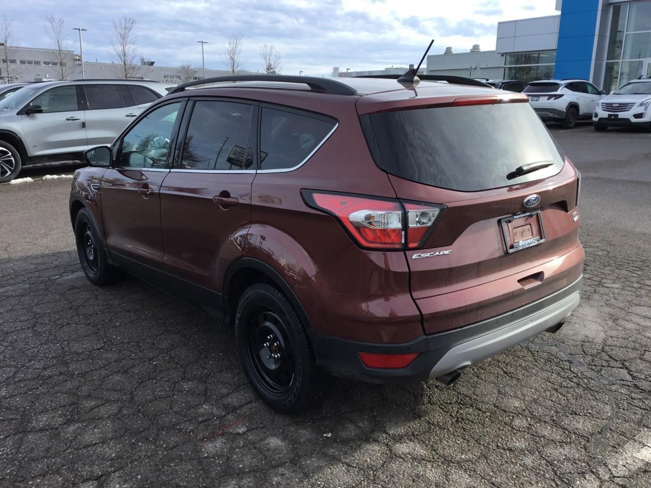 2018 Ford Escape SEL Photo2