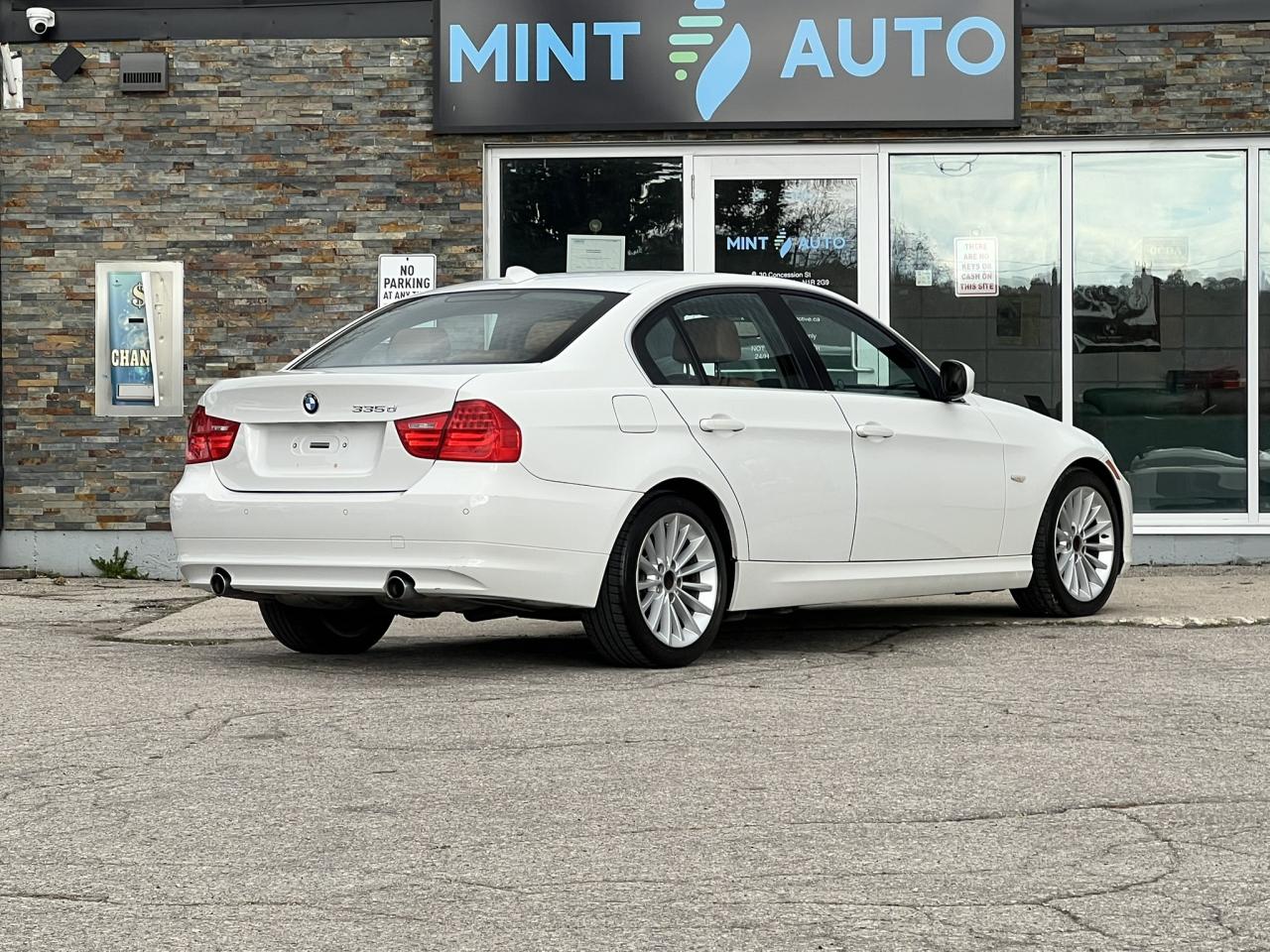2011 BMW 3 Series 335d – Alpine White on Saddle Brown Dakota Leather Photo4