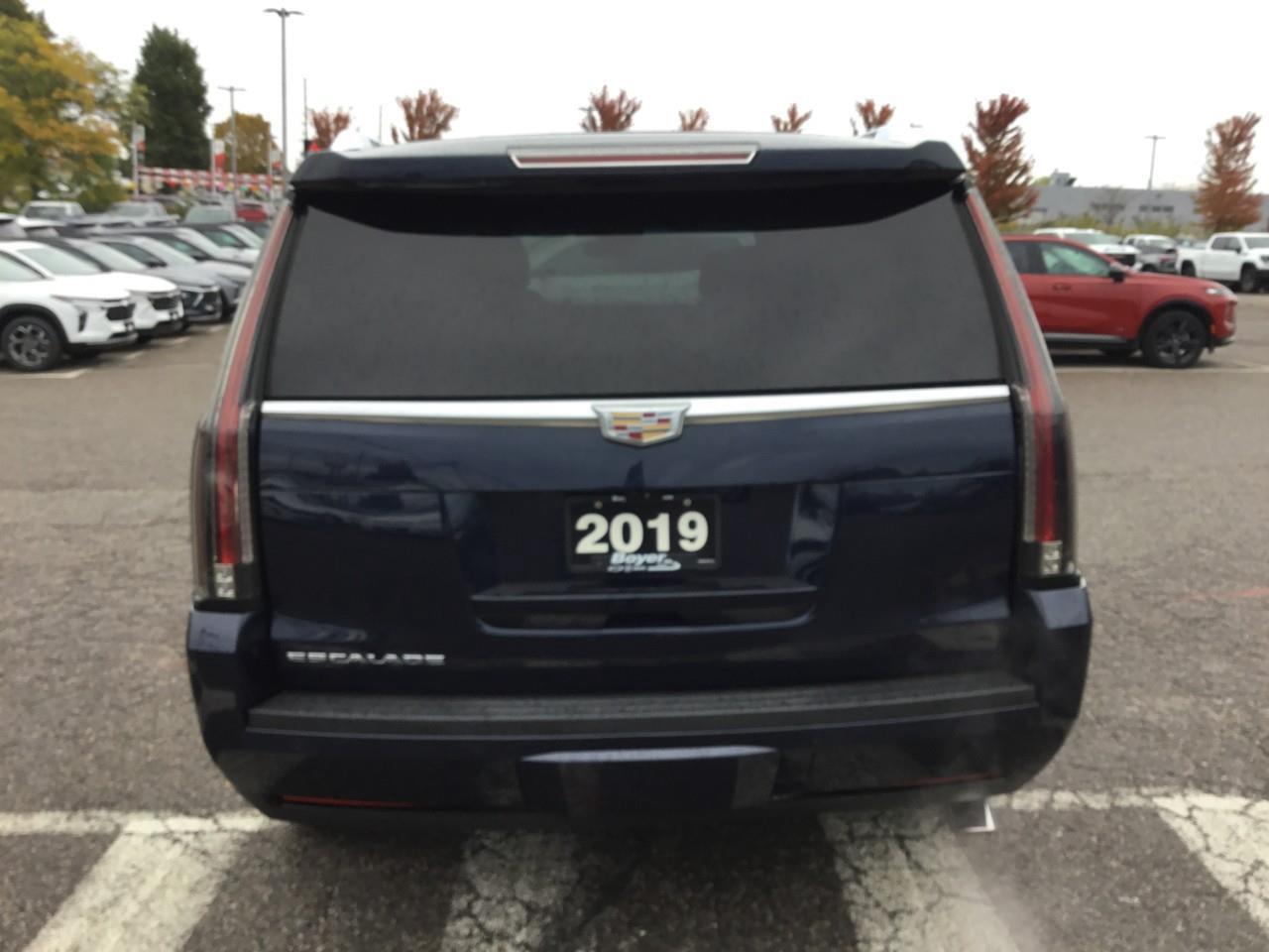 2019 Cadillac Escalade LUXURY Photo