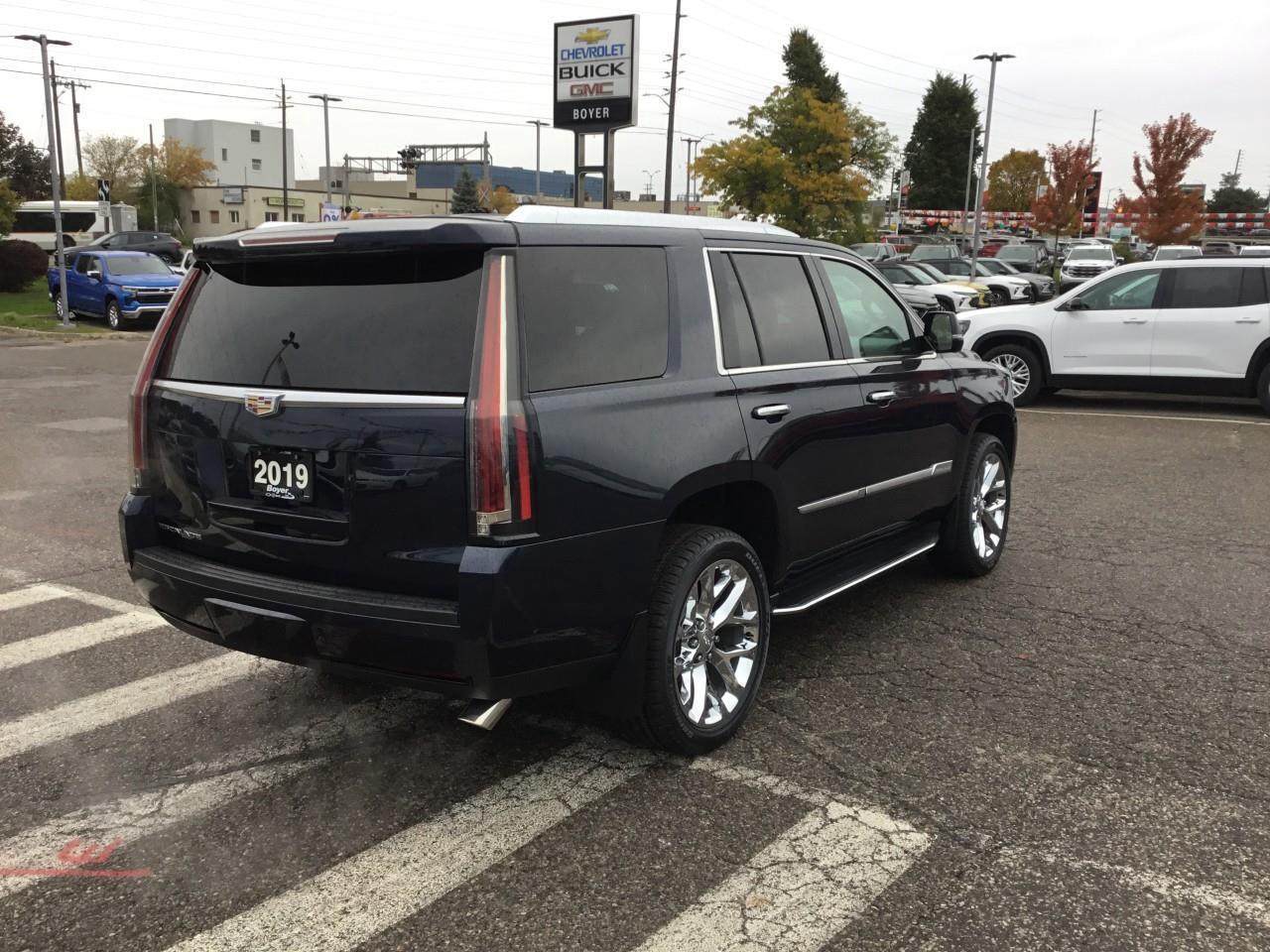 2019 Cadillac Escalade LUXURY Photo