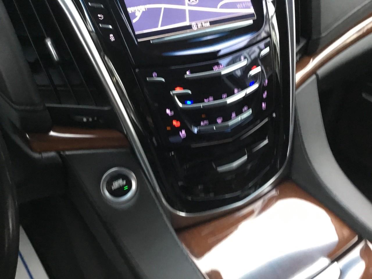 2019 Cadillac Escalade LUXURY Photo