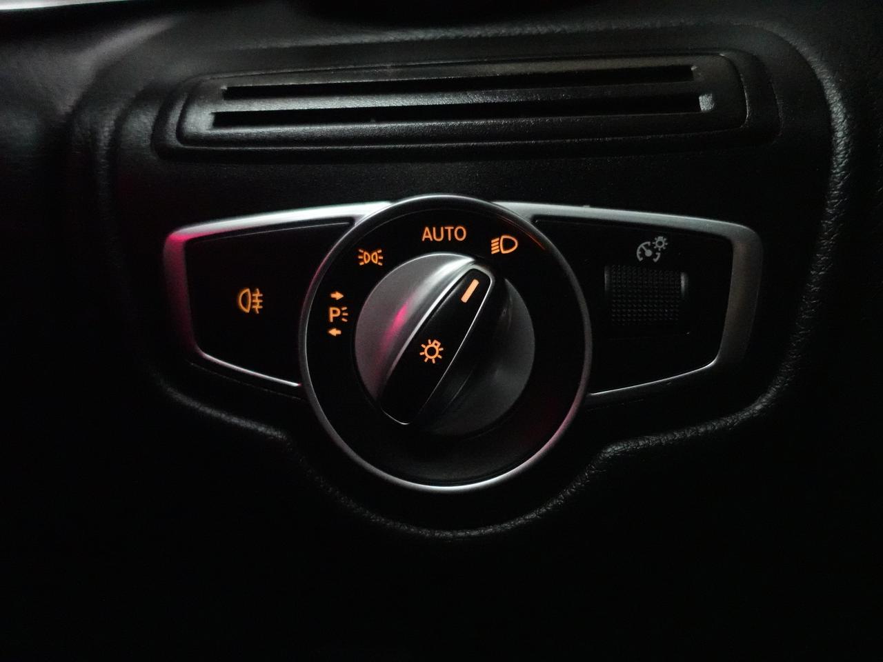 2022 Mercedes-Benz GLC 300 4MATIC | Nav | Leather | Pano roof | BlindSpot Photo