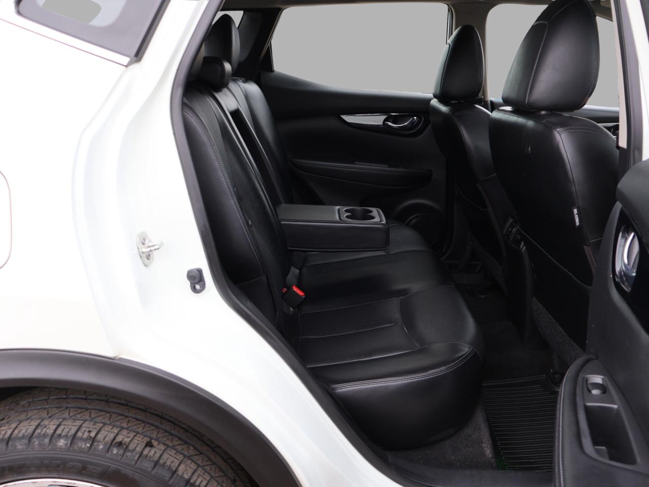 2019 Nissan Qashqai Sport SL AWD CERTIFIED *NISSAN MAINTAIN* CAMERA NAV BLUETOOTH LEATHER HEATED SEATS SUNROOF CRUISE ALLOYS Photo