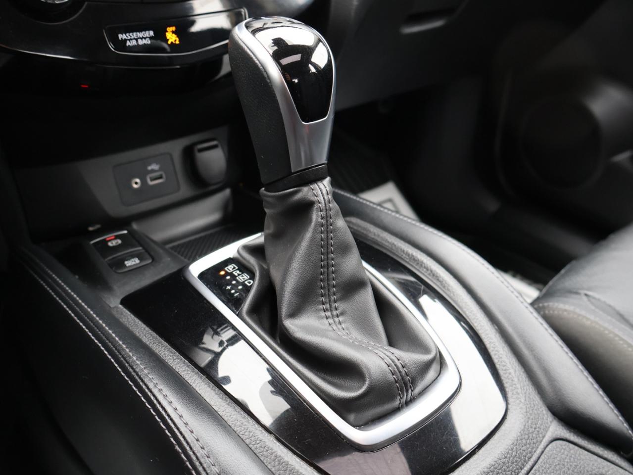 2019 Nissan Qashqai Sport SL AWD CERTIFIED *NISSAN MAINTAIN* CAMERA NAV BLUETOOTH LEATHER HEATED SEATS SUNROOF CRUISE ALLOYS Photo