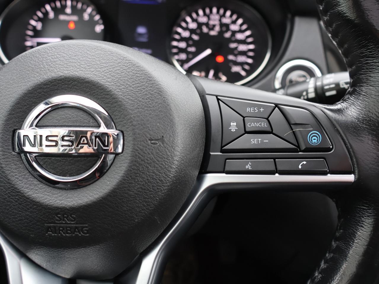 2019 Nissan Qashqai Sport SL AWD CERTIFIED *NISSAN MAINTAIN* CAMERA NAV BLUETOOTH LEATHER HEATED SEATS SUNROOF CRUISE ALLOYS Photo