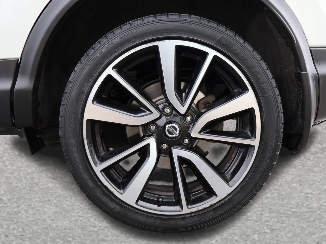 2019 Nissan Qashqai Sport SL AWD CERTIFIED *NISSAN MAINTAIN* CAMERA NAV BLUETOOTH LEATHER HEATED SEATS SUNROOF CRUISE ALLOYS Photo