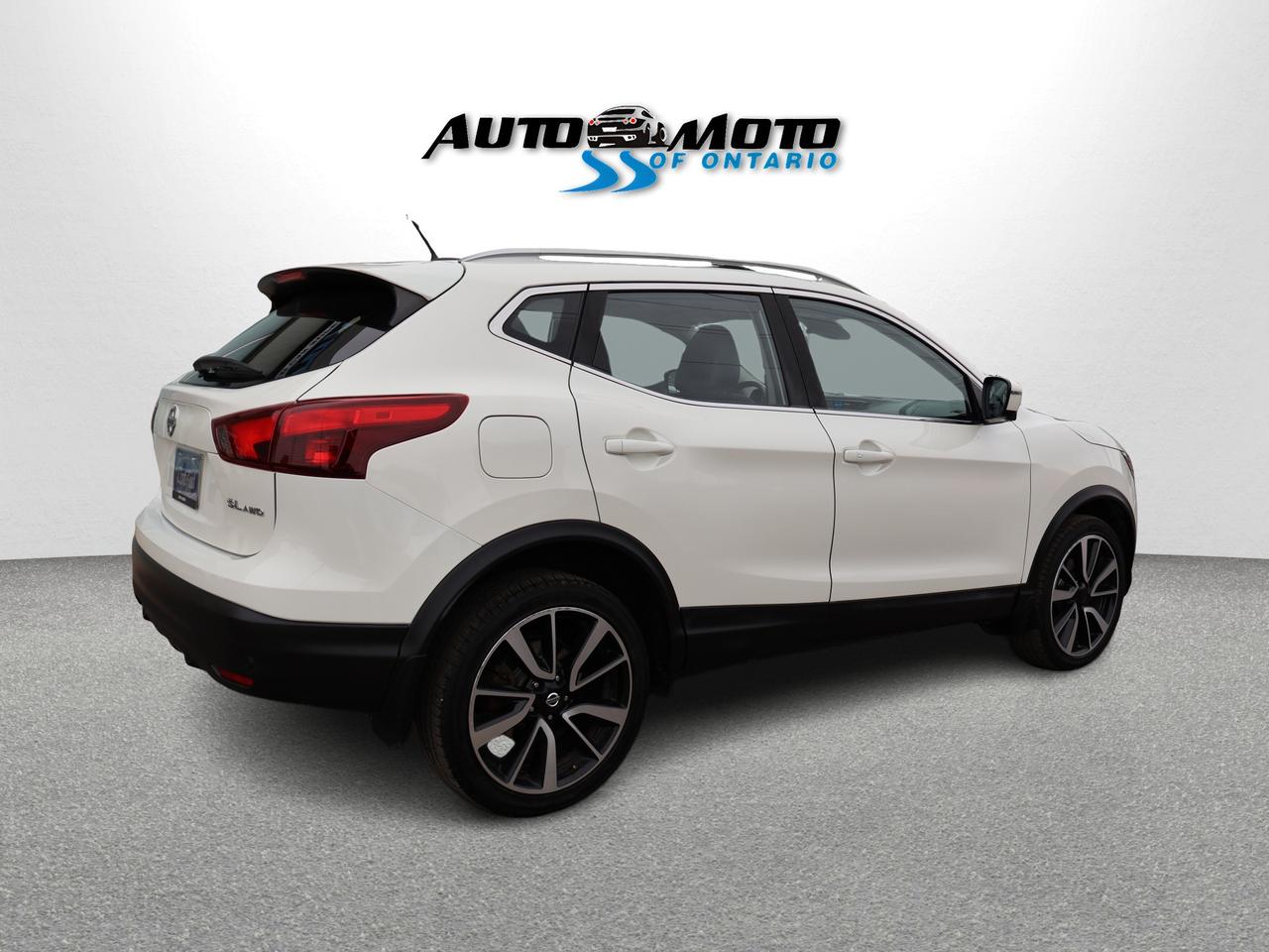 2019 Nissan Qashqai Sport SL AWD CERTIFIED *NISSAN MAINTAIN* CAMERA NAV BLUETOOTH LEATHER HEATED SEATS SUNROOF CRUISE ALLOYS Photo