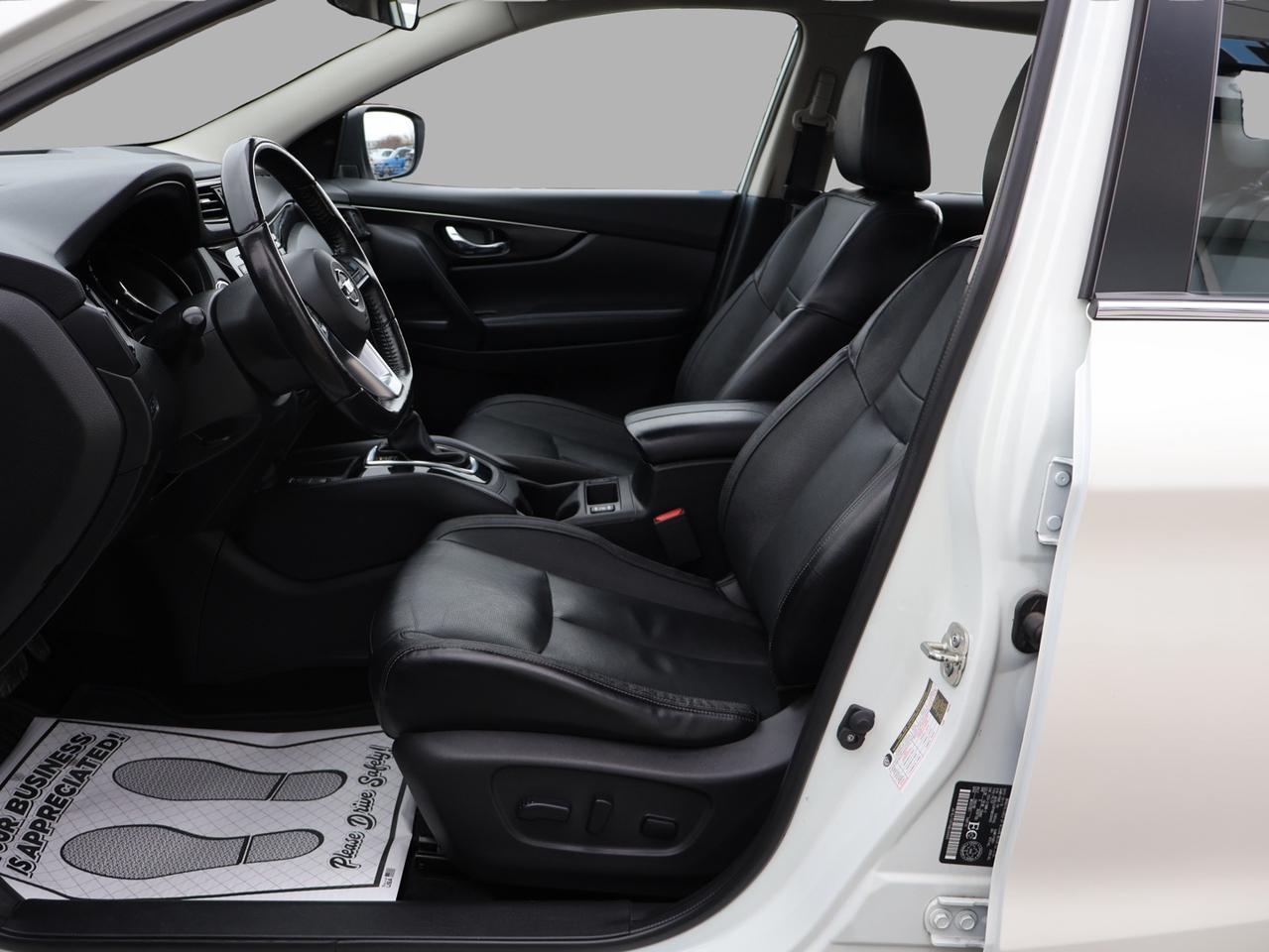 2019 Nissan Qashqai Sport SL AWD CERTIFIED *NISSAN MAINTAIN* CAMERA NAV BLUETOOTH LEATHER HEATED SEATS SUNROOF CRUISE ALLOYS Photo