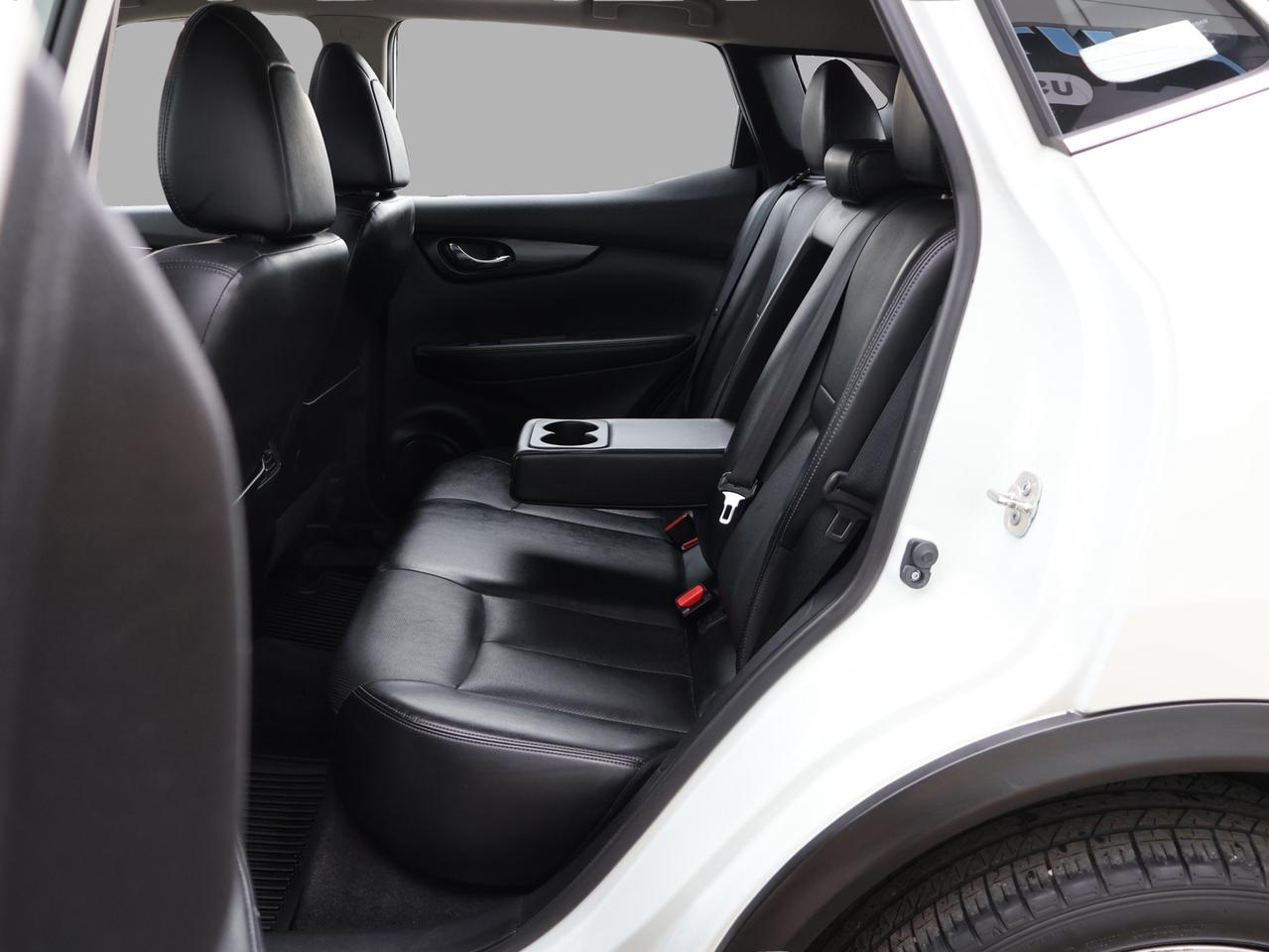 2019 Nissan Qashqai Sport SL AWD CERTIFIED *NISSAN MAINTAIN* CAMERA NAV BLUETOOTH LEATHER HEATED SEATS SUNROOF CRUISE ALLOYS Photo