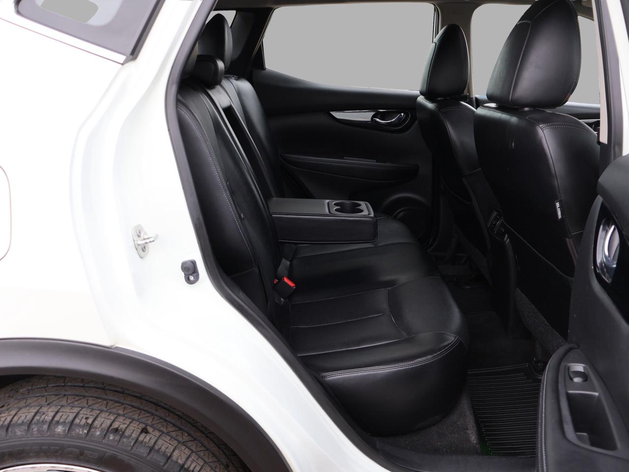 2019 Nissan Qashqai Sport SL AWD CERTIFIED *NISSAN MAINTAIN* CAMERA NAV BLUETOOTH LEATHER HEATED SEATS SUNROOF CRUISE ALLOYS Photo