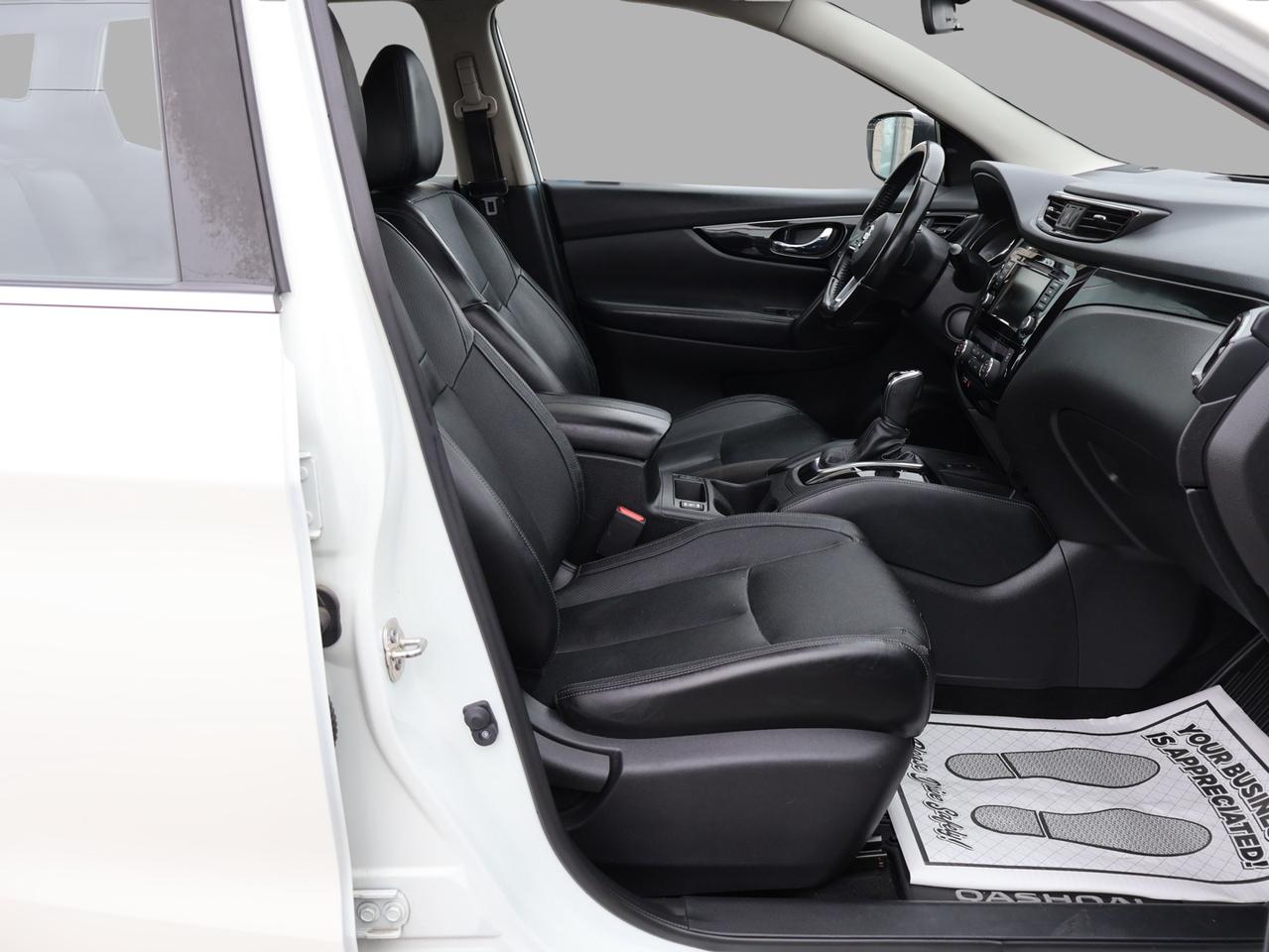 2019 Nissan Qashqai Sport SL AWD CERTIFIED *NISSAN MAINTAIN* CAMERA NAV BLUETOOTH LEATHER HEATED SEATS SUNROOF CRUISE ALLOYS Photo