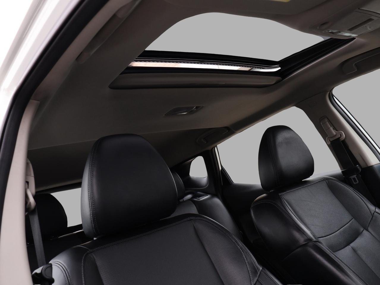 2019 Nissan Qashqai Sport SL AWD CERTIFIED *NISSAN MAINTAIN* CAMERA NAV BLUETOOTH LEATHER HEATED SEATS SUNROOF CRUISE ALLOYS Photo