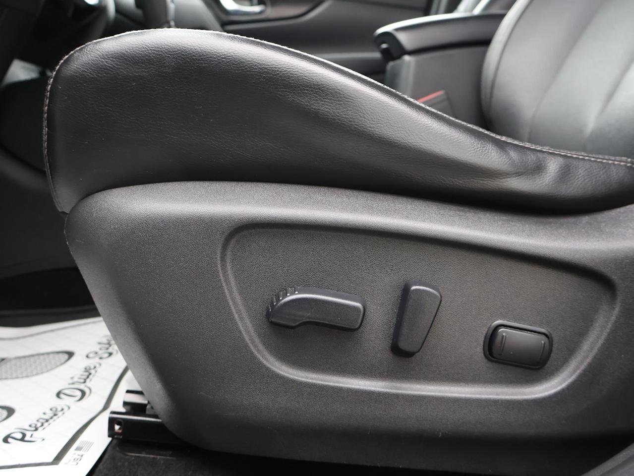 2019 Nissan Qashqai Sport SL AWD CERTIFIED *NISSAN MAINTAIN* CAMERA NAV BLUETOOTH LEATHER HEATED SEATS SUNROOF CRUISE ALLOYS Photo