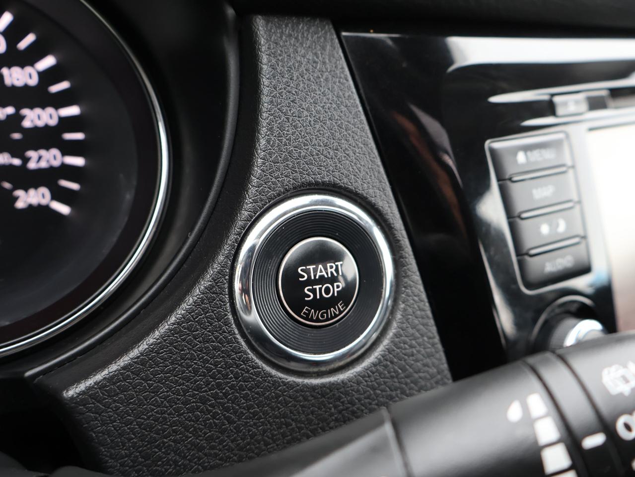 2019 Nissan Qashqai Sport SL AWD CERTIFIED *NISSAN MAINTAIN* CAMERA NAV BLUETOOTH LEATHER HEATED SEATS SUNROOF CRUISE ALLOYS Photo