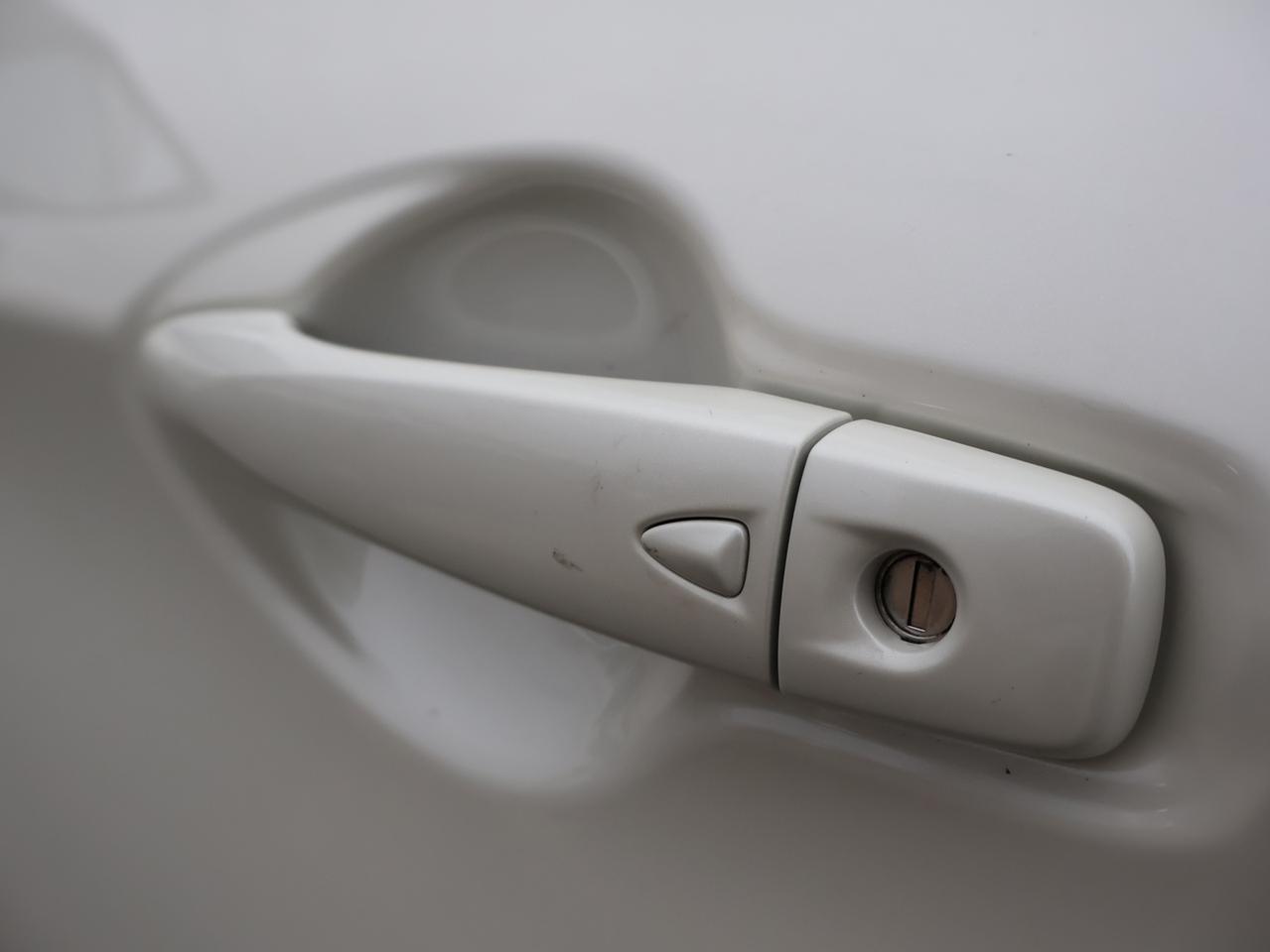 2019 Nissan Qashqai Sport SL AWD CERTIFIED *NISSAN MAINTAIN* CAMERA NAV BLUETOOTH LEATHER HEATED SEATS SUNROOF CRUISE ALLOYS Photo