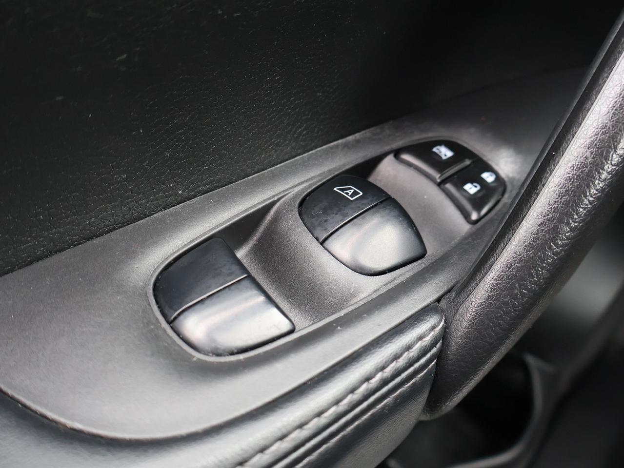 2019 Nissan Qashqai Sport SL AWD CERTIFIED *NISSAN MAINTAIN* CAMERA NAV BLUETOOTH LEATHER HEATED SEATS SUNROOF CRUISE ALLOYS Photo