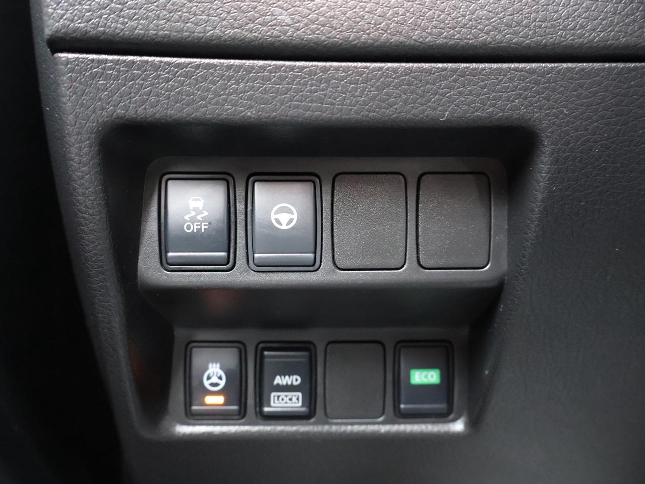 2019 Nissan Qashqai Sport SL AWD CERTIFIED *NISSAN MAINTAIN* CAMERA NAV BLUETOOTH LEATHER HEATED SEATS SUNROOF CRUISE ALLOYS Photo