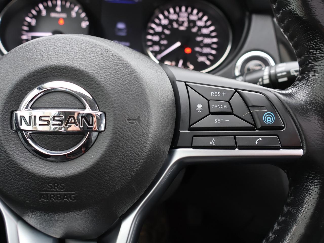 2019 Nissan Qashqai Sport SL AWD CERTIFIED *NISSAN MAINTAIN* CAMERA NAV BLUETOOTH LEATHER HEATED SEATS SUNROOF CRUISE ALLOYS Photo