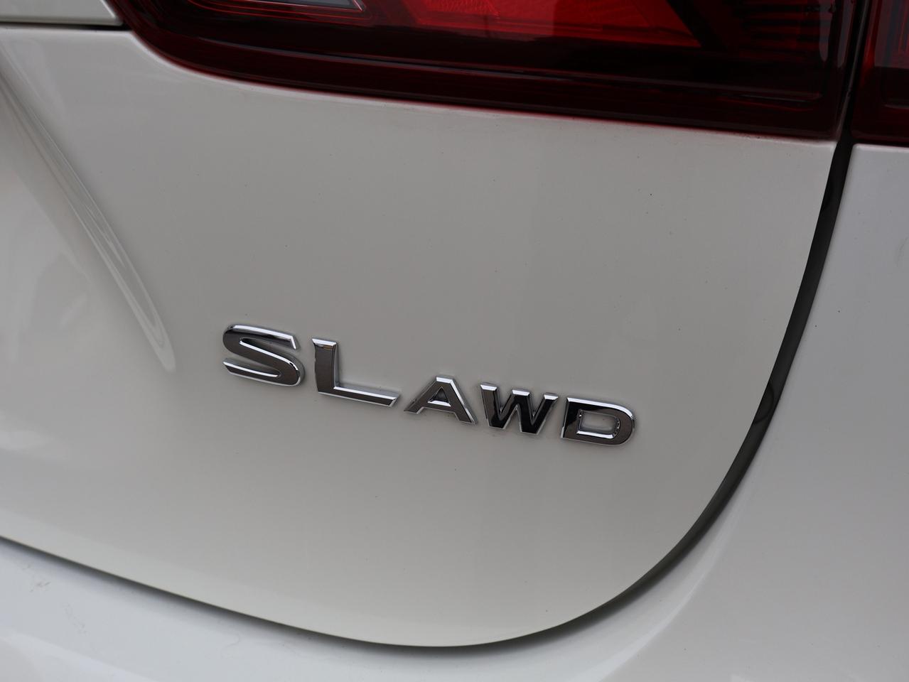 2019 Nissan Qashqai Sport SL AWD CERTIFIED *NISSAN MAINTAIN* CAMERA NAV BLUETOOTH LEATHER HEATED SEATS SUNROOF CRUISE ALLOYS Photo