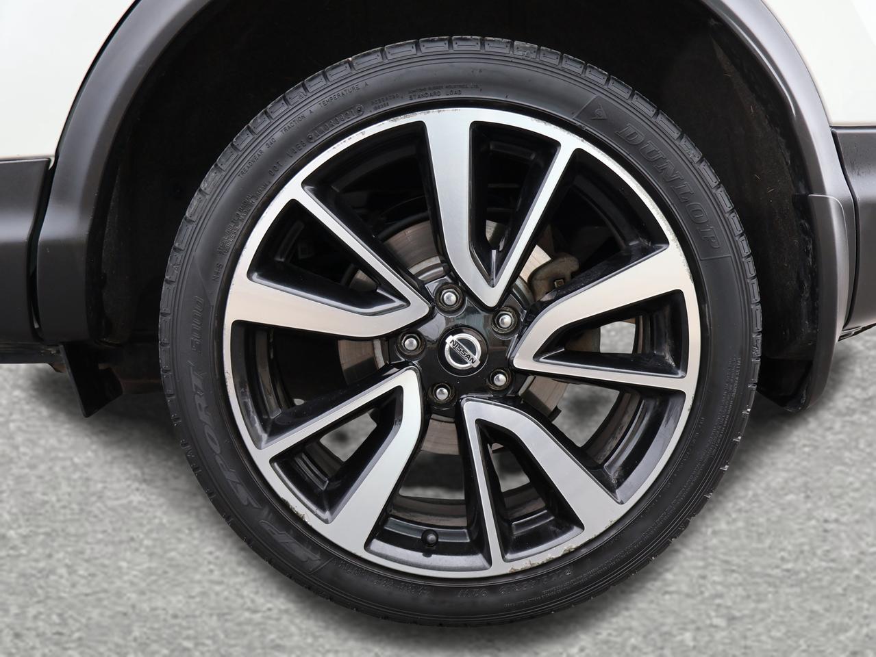 2019 Nissan Qashqai Sport SL AWD CERTIFIED *NISSAN MAINTAIN* CAMERA NAV BLUETOOTH LEATHER HEATED SEATS SUNROOF CRUISE ALLOYS Photo