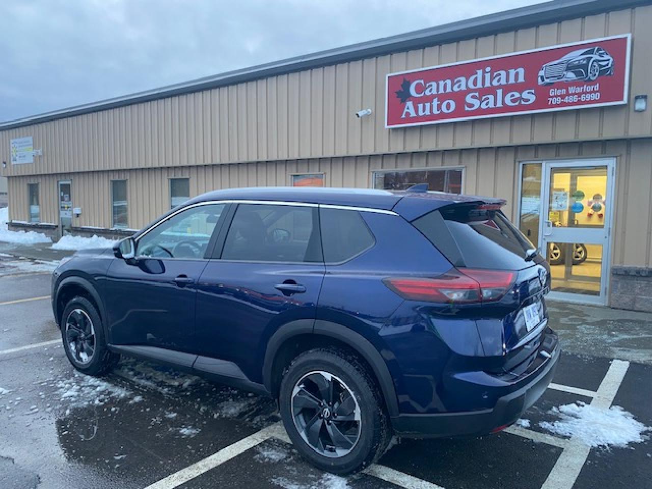 2025 Nissan Rogue SV MOONROOF - Photo #2