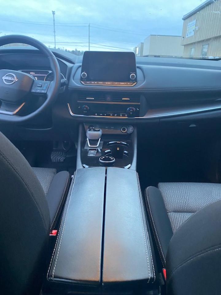 2025 Nissan Rogue SV MOONROOF - Photo #6