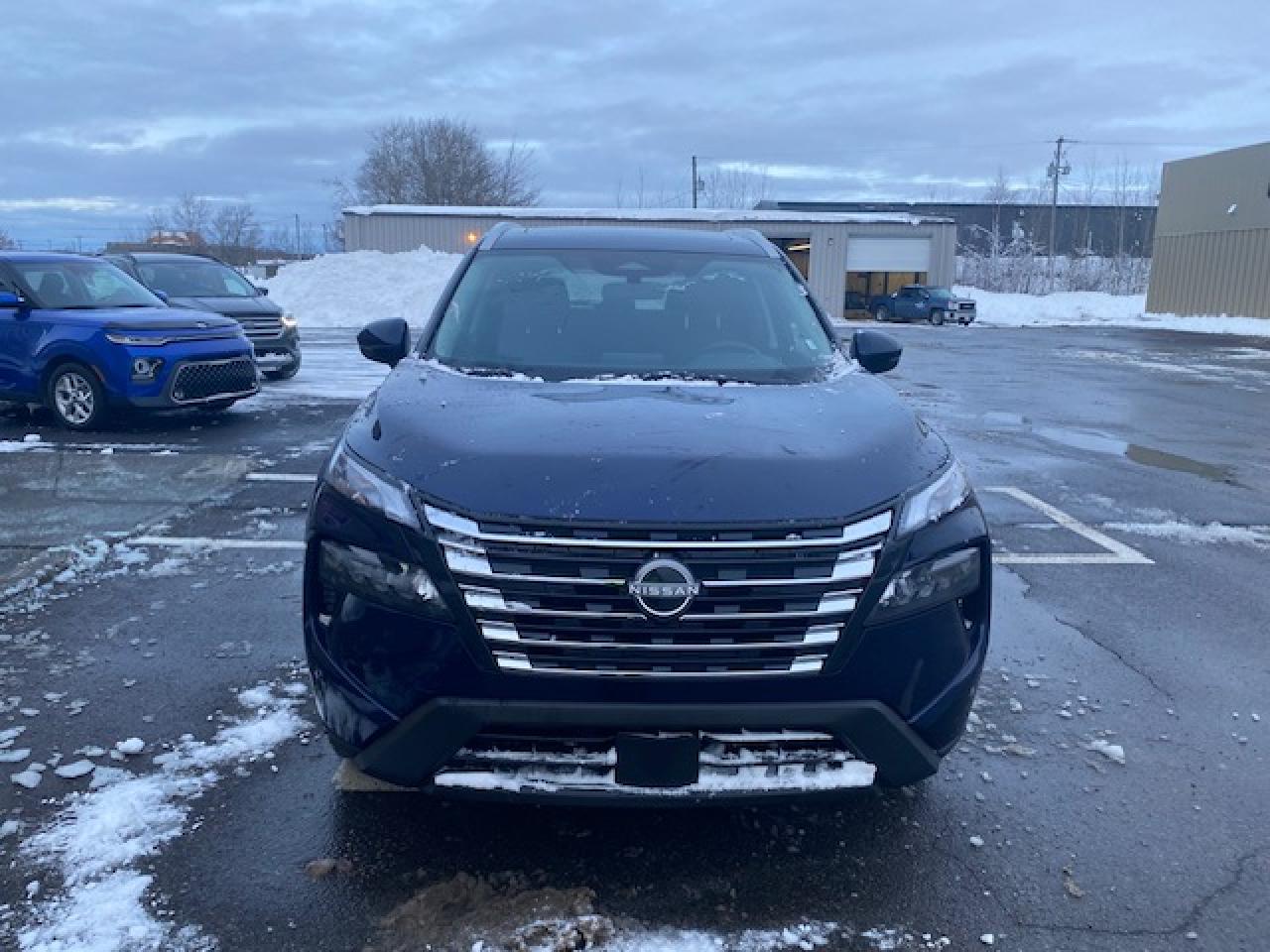2025 Nissan Rogue SV MOONROOF - Photo #3