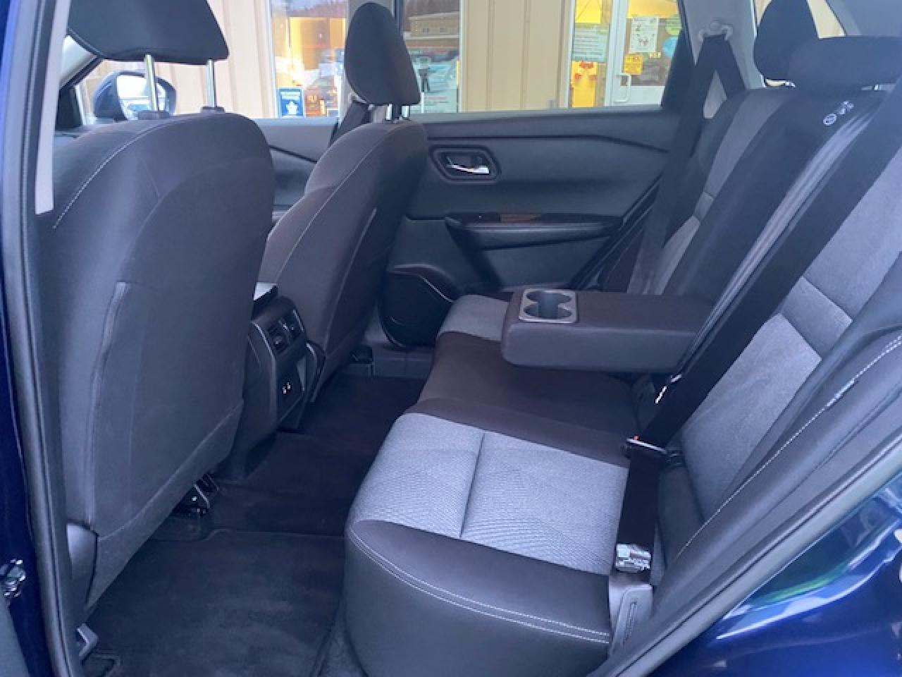 2025 Nissan Rogue SV MOONROOF - Photo #9