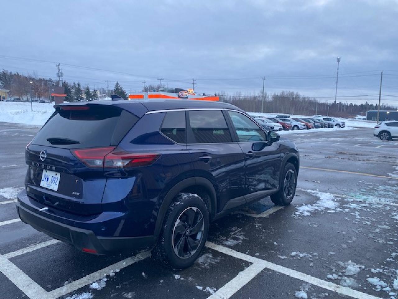 2025 Nissan Rogue SV MOONROOF - Photo #4