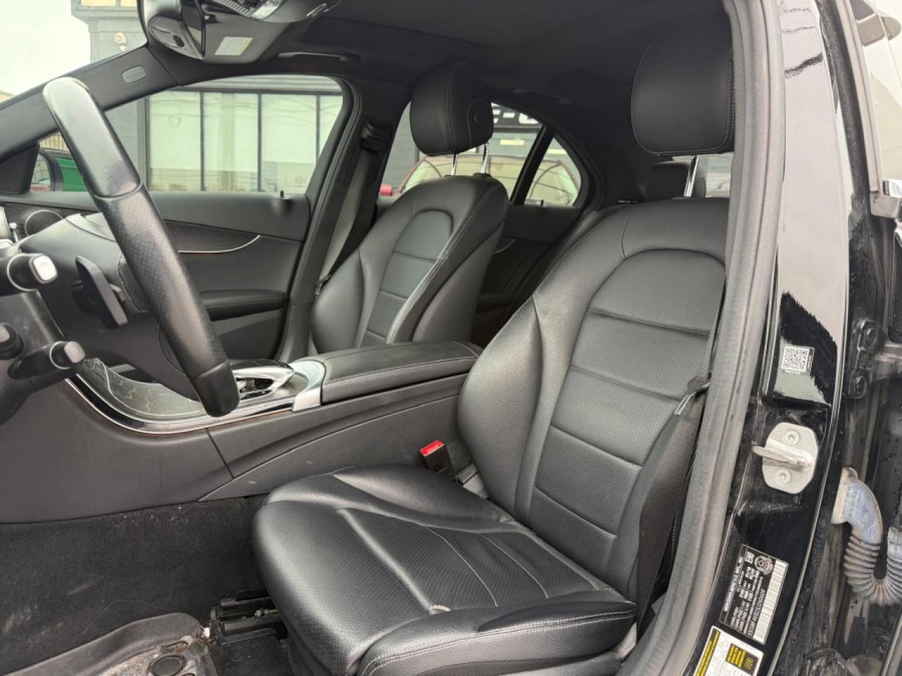 2018 Mercedes-Benz C-Class C 300 4MATIC/ AMG SPORT PACKAGE/ CLEAN CARFAX - Photo #9