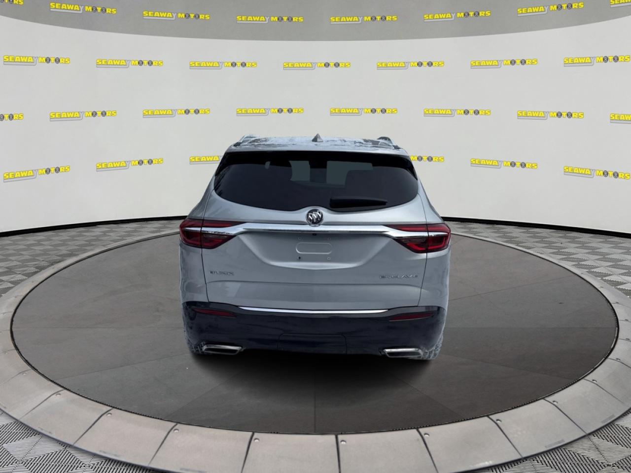 2018 Buick Enclave Essence - Photo #4