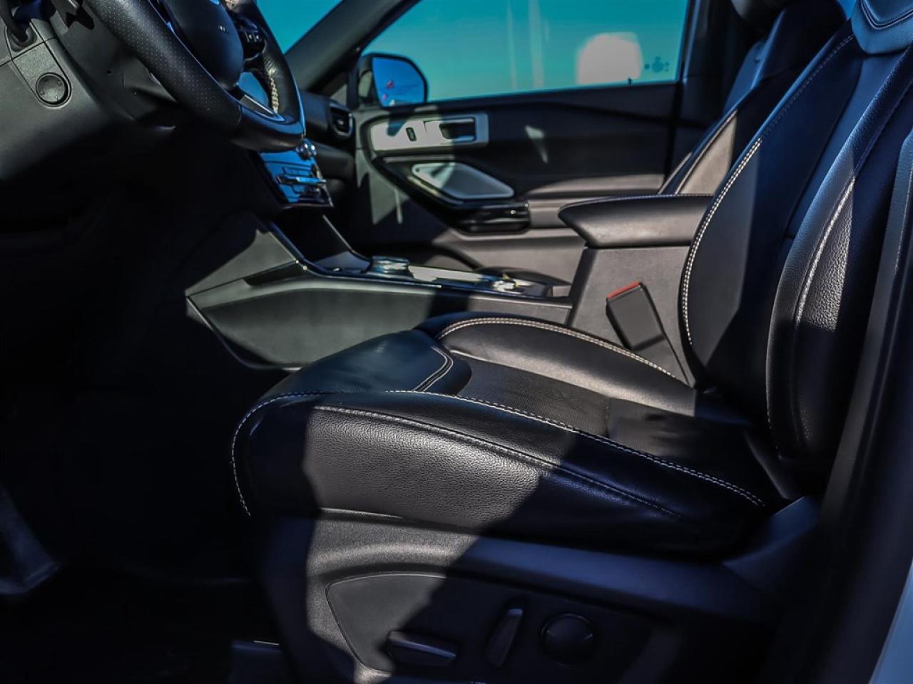 2022 Ford Explorer ST 4WD Photo