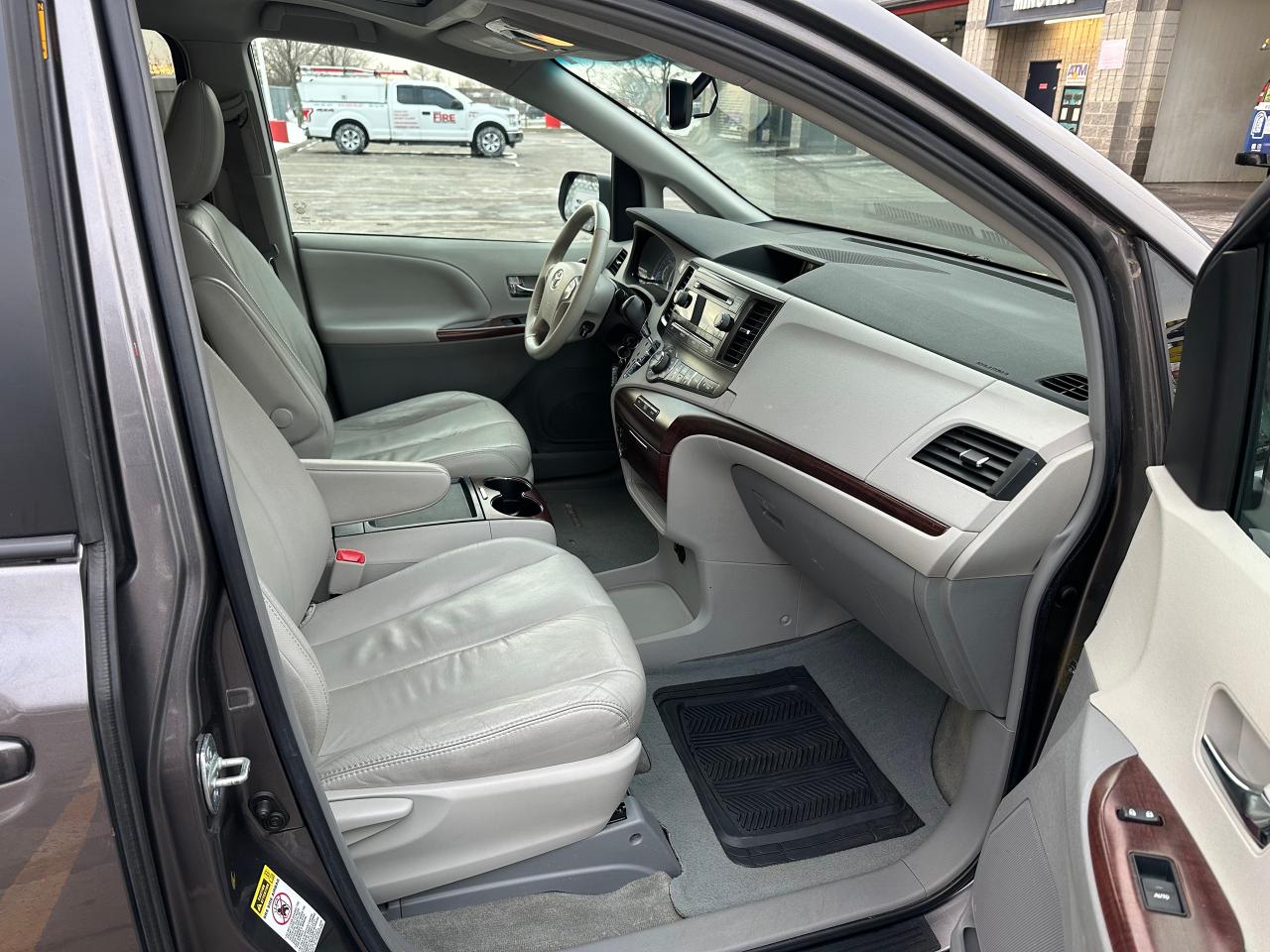 2011 Toyota Sienna XLE Photo