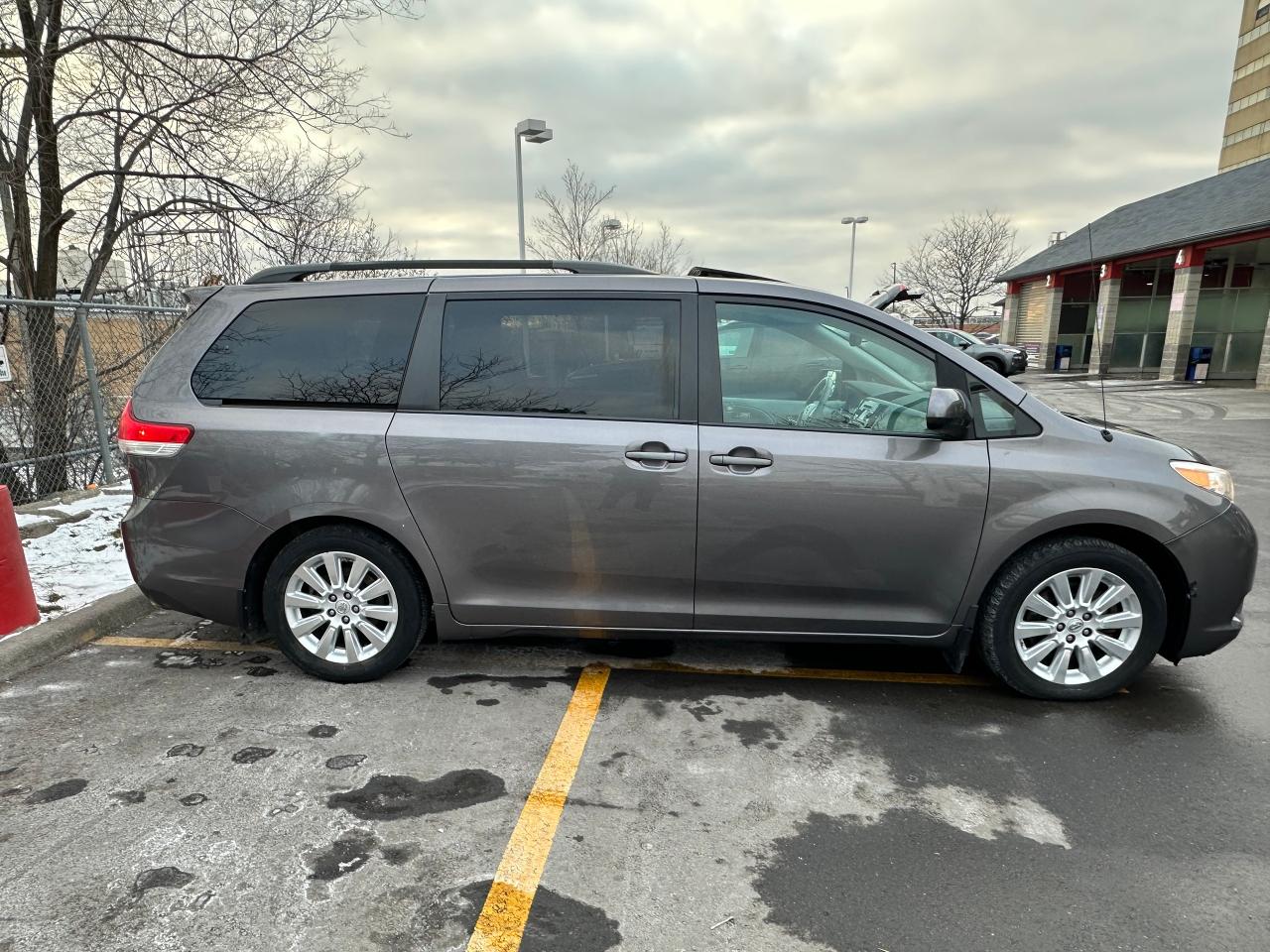 2011 Toyota Sienna XLE Photo