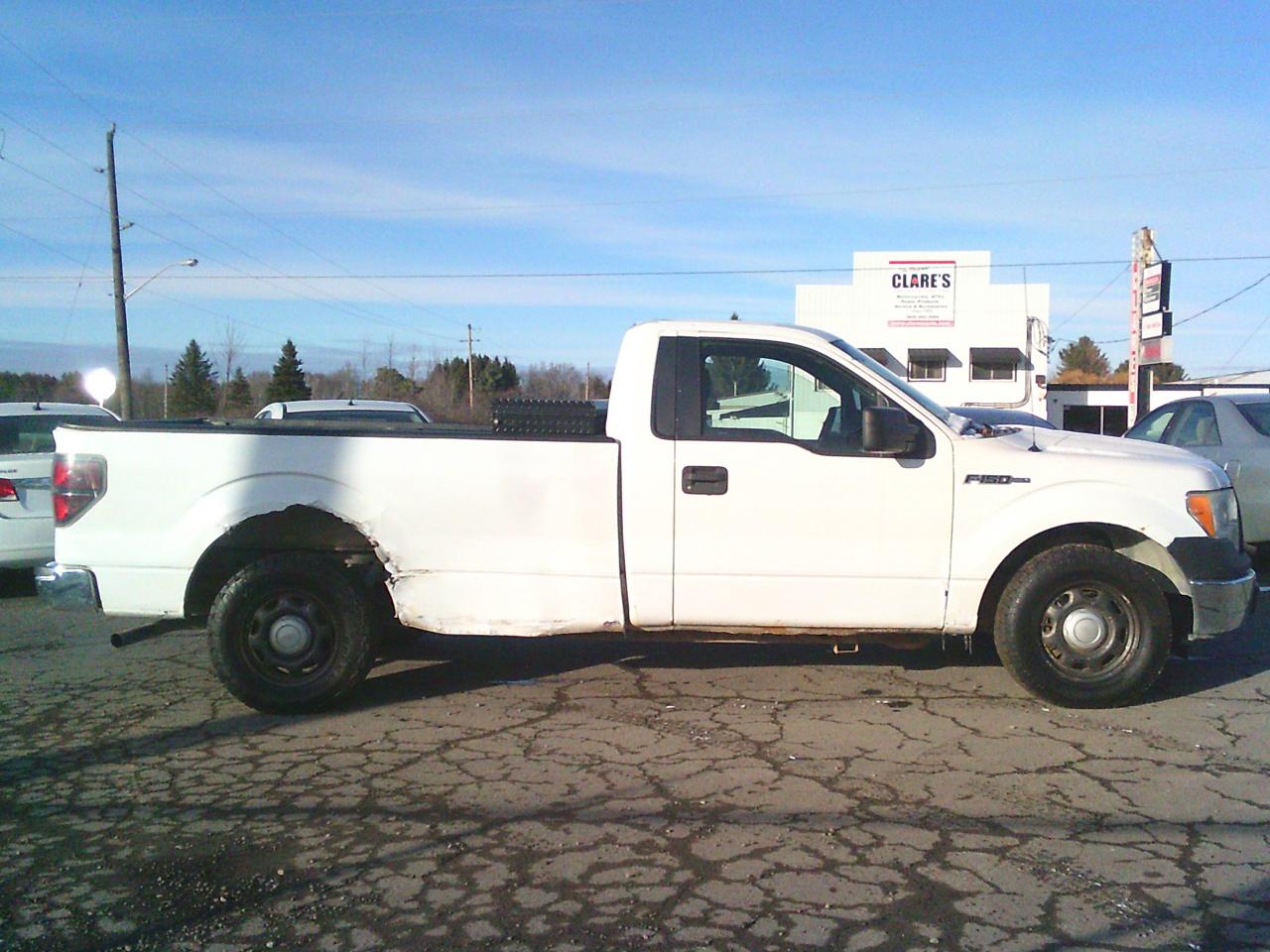 2011 Ford F-150 2WD Reg Cab 145  XL Photo4