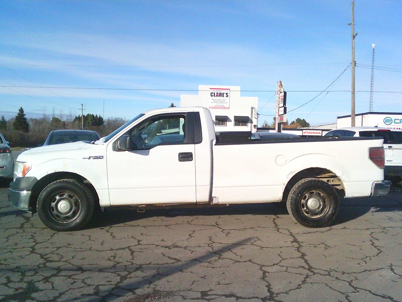 2011 Ford F-150 2WD Reg Cab 145  XL Photo3