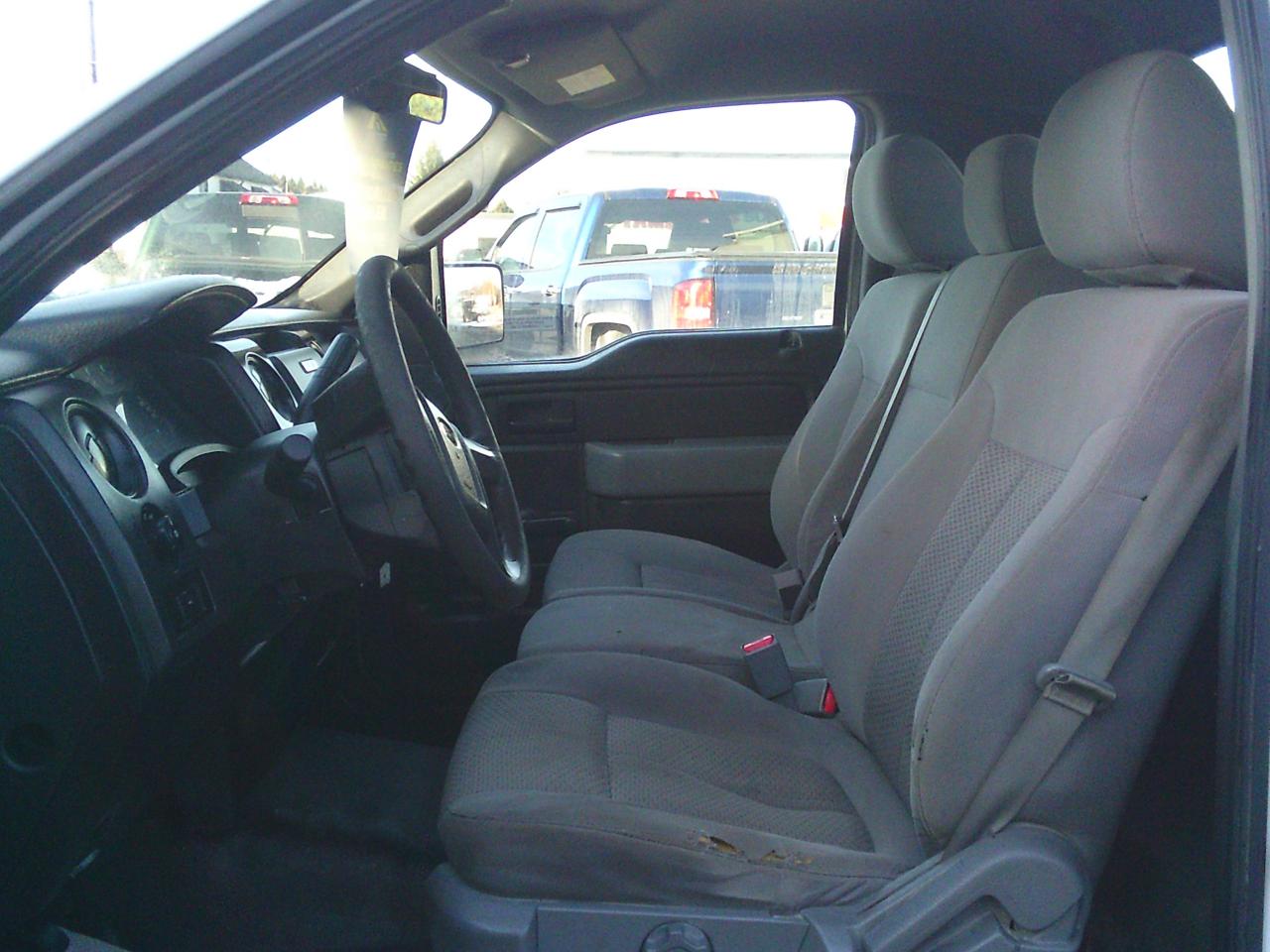 2011 Ford F-150 2WD Reg Cab 145  XL - Photo #10
