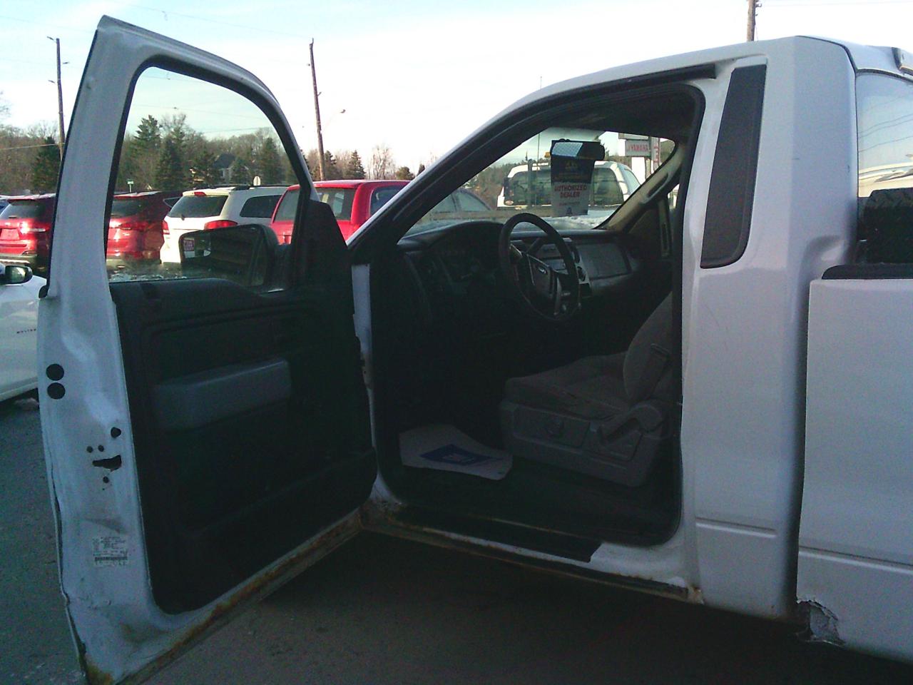 2011 Ford F-150 2WD Reg Cab 145  XL - Photo #9