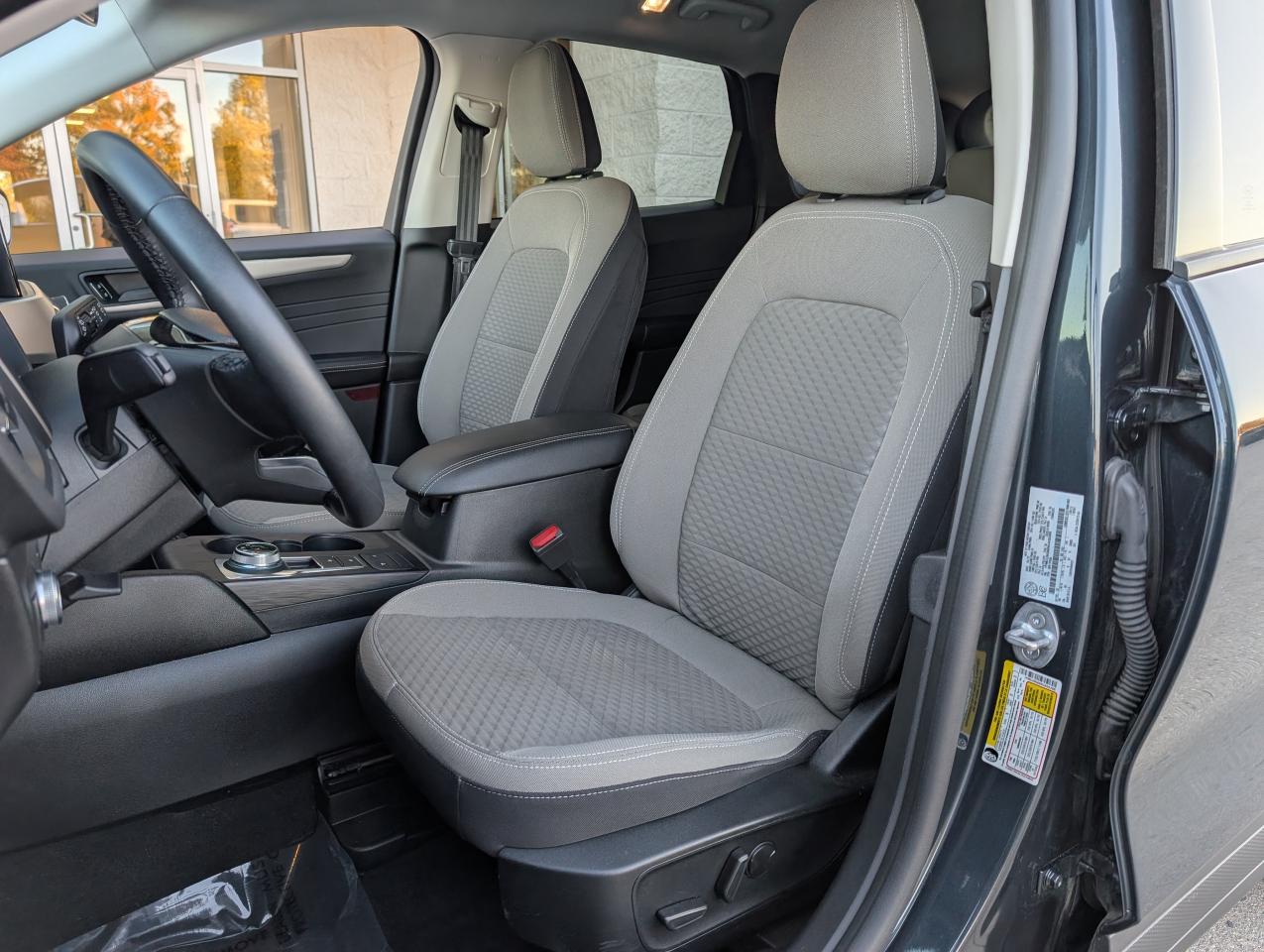 2022 Ford Escape SE Photo