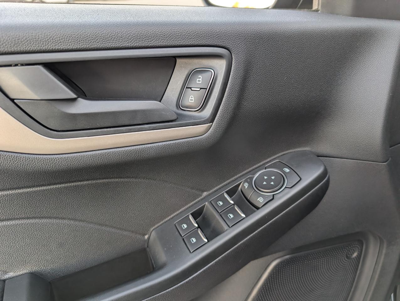 2022 Ford Escape SE Photo