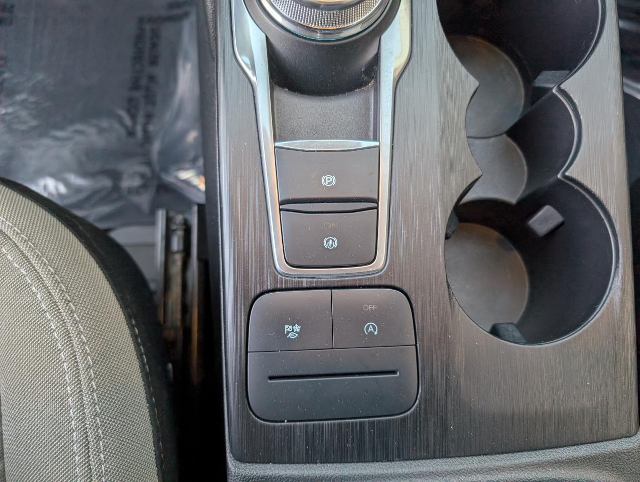 2022 Ford Escape SE Photo