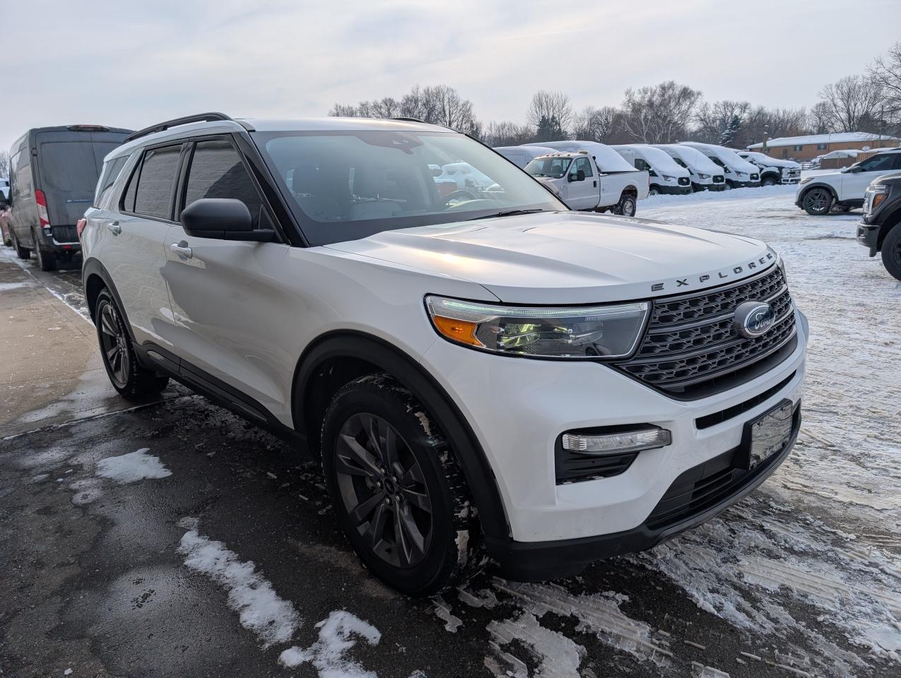 2021 Ford Explorer XLT Photo2