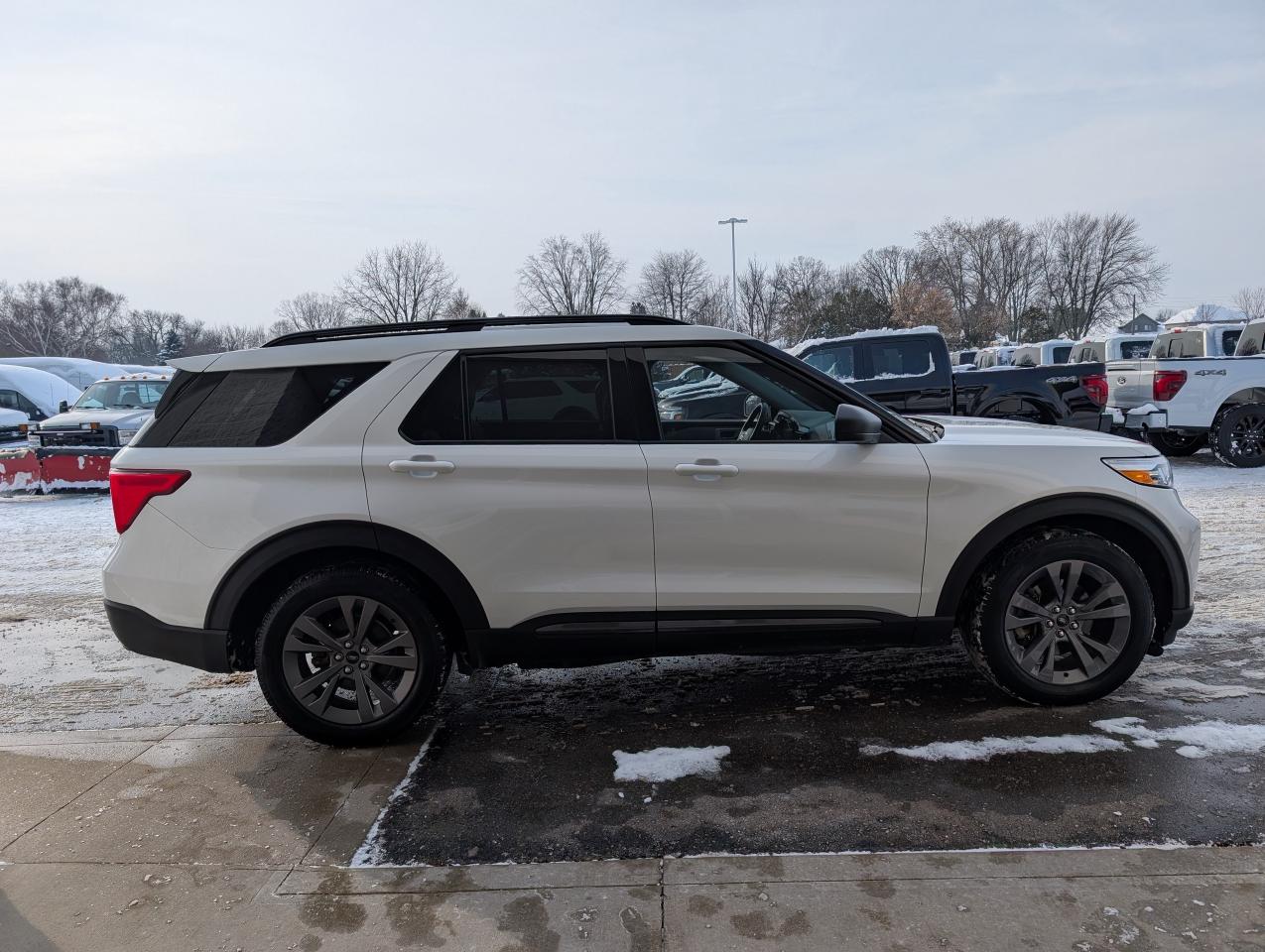 2021 Ford Explorer XLT Photo3
