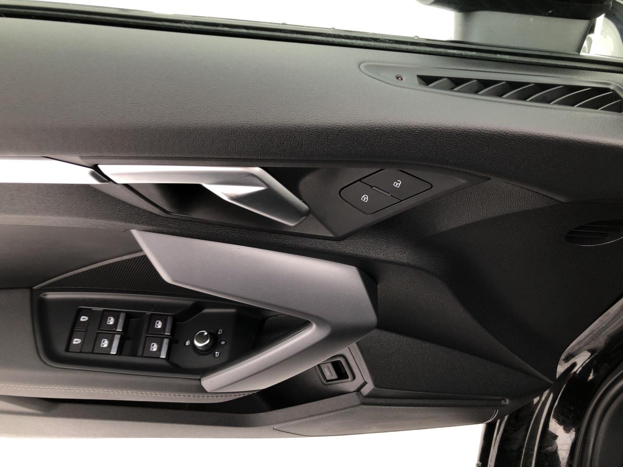 2025 Audi A3 40 LIKE NEW!!  ONLY 8,123KMS, LANE DEPARTURE, AUDI Photo