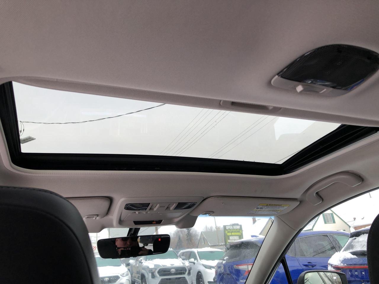 2017 Subaru Outback 2.5i Limited TECH. PKG, EYESIGHT, LEATHER, ROOF, H Photo