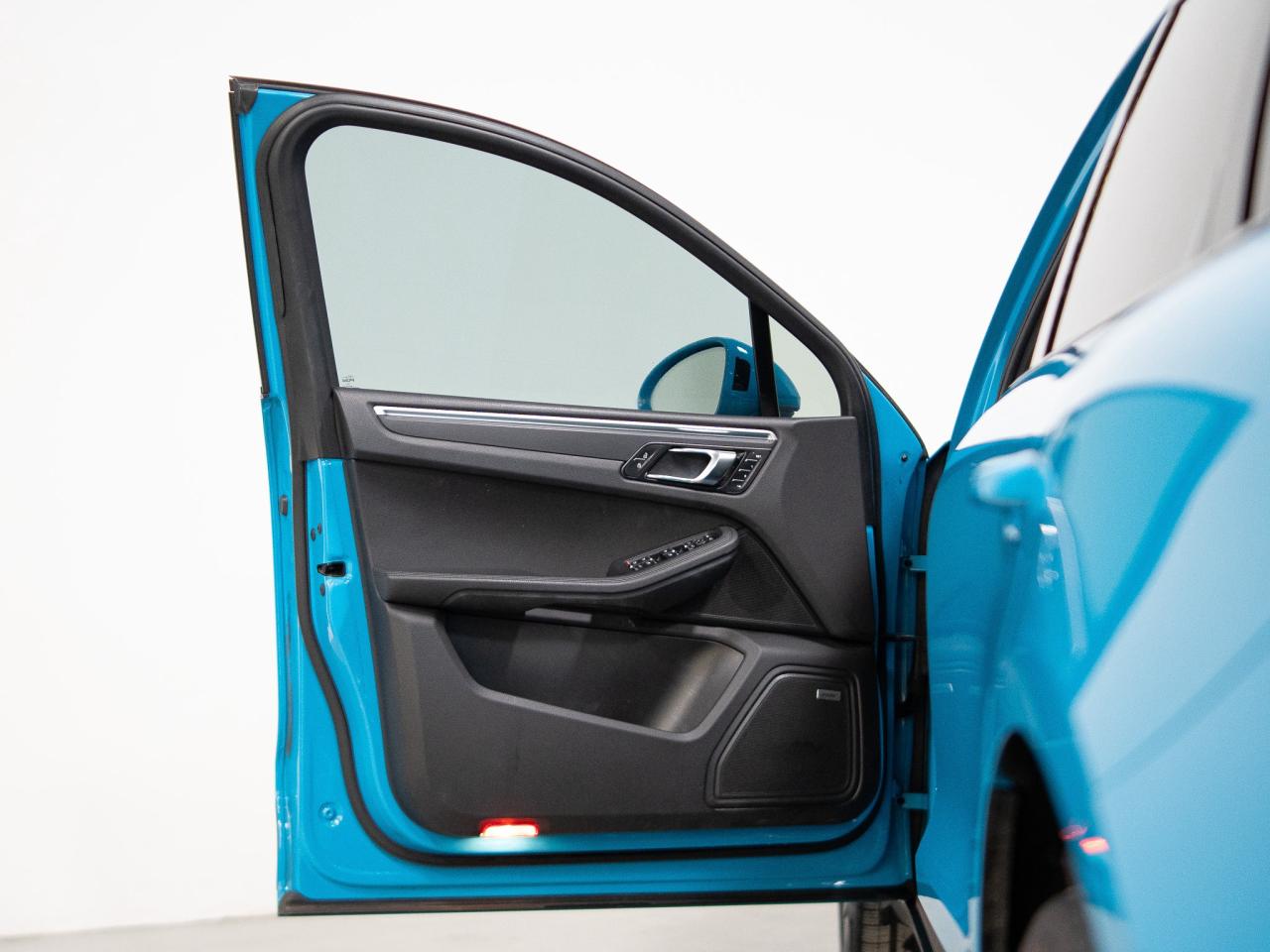 2019 Porsche Macan PREMIUM PLUS PKG | BOSE | PANO | 21 IN RS WHEELS Photo