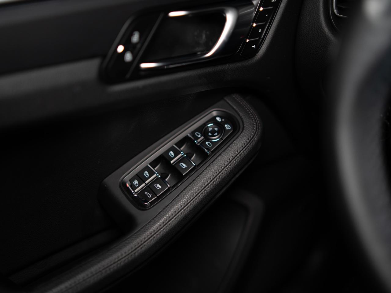 2019 Porsche Macan PREMIUM PLUS PKG | BOSE | PANO | 21 IN RS WHEELS Photo