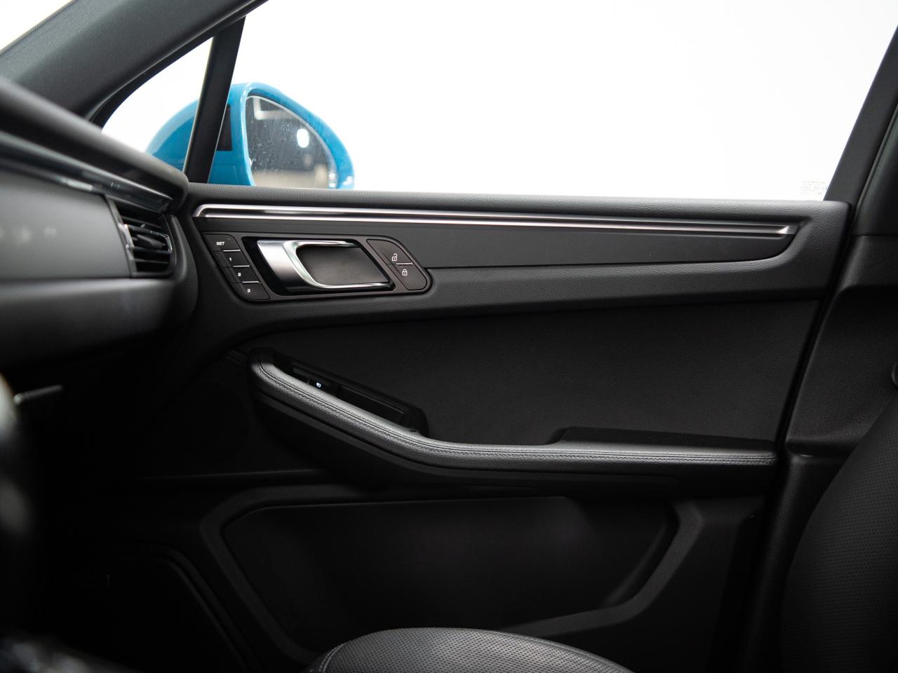 2019 Porsche Macan PREMIUM PLUS PKG | BOSE | PANO | 21 IN RS WHEELS Photo