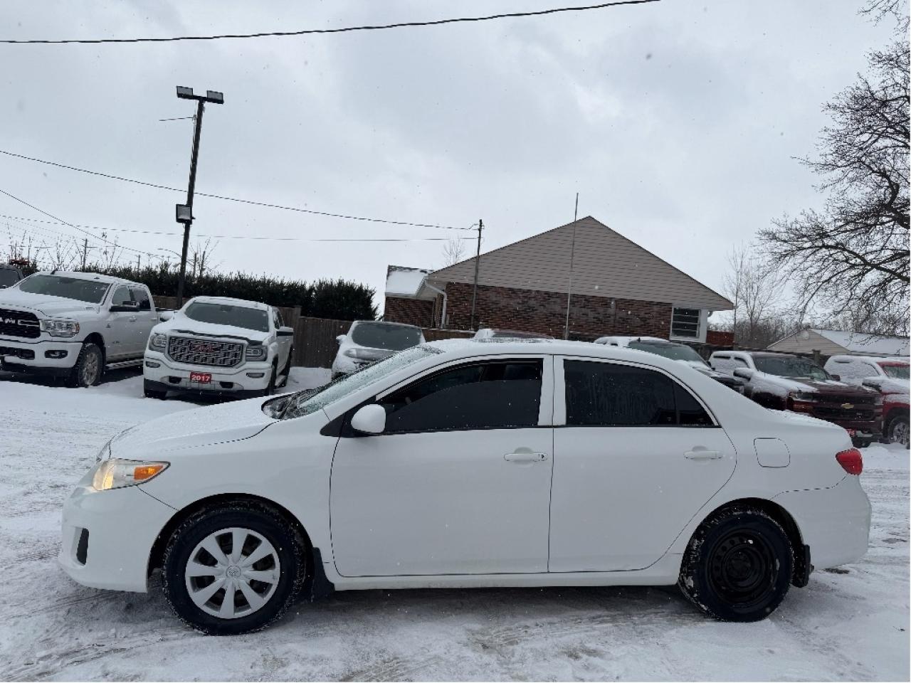 2013 Toyota Corolla LE Photo3